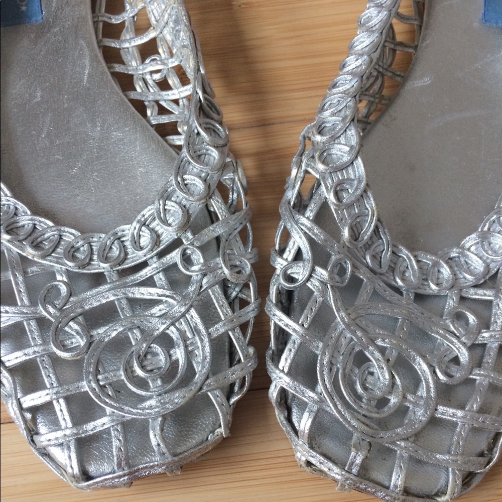Flat leather woven silver shoes